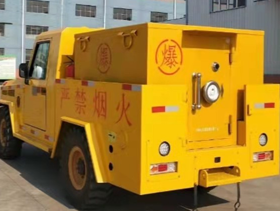 新青凯龙爆破器材运输车：保障爆破任务的安全运行