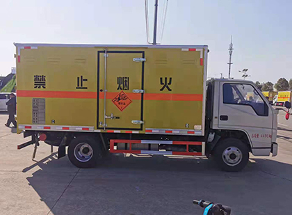 新青爆破器材运输车技术升级与安全合规新趋势